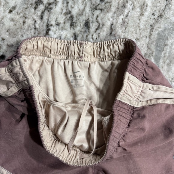 Nike Dri-Fit  Womens Running Activewear‎ Shorts Size M Dusty Pink - Picture 5 of 7